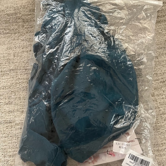 IvyMoo.Jade/teal crepe pleated pants.High waist.SzL 6-8.Long flare/boot cut. - Picture 3 of 3